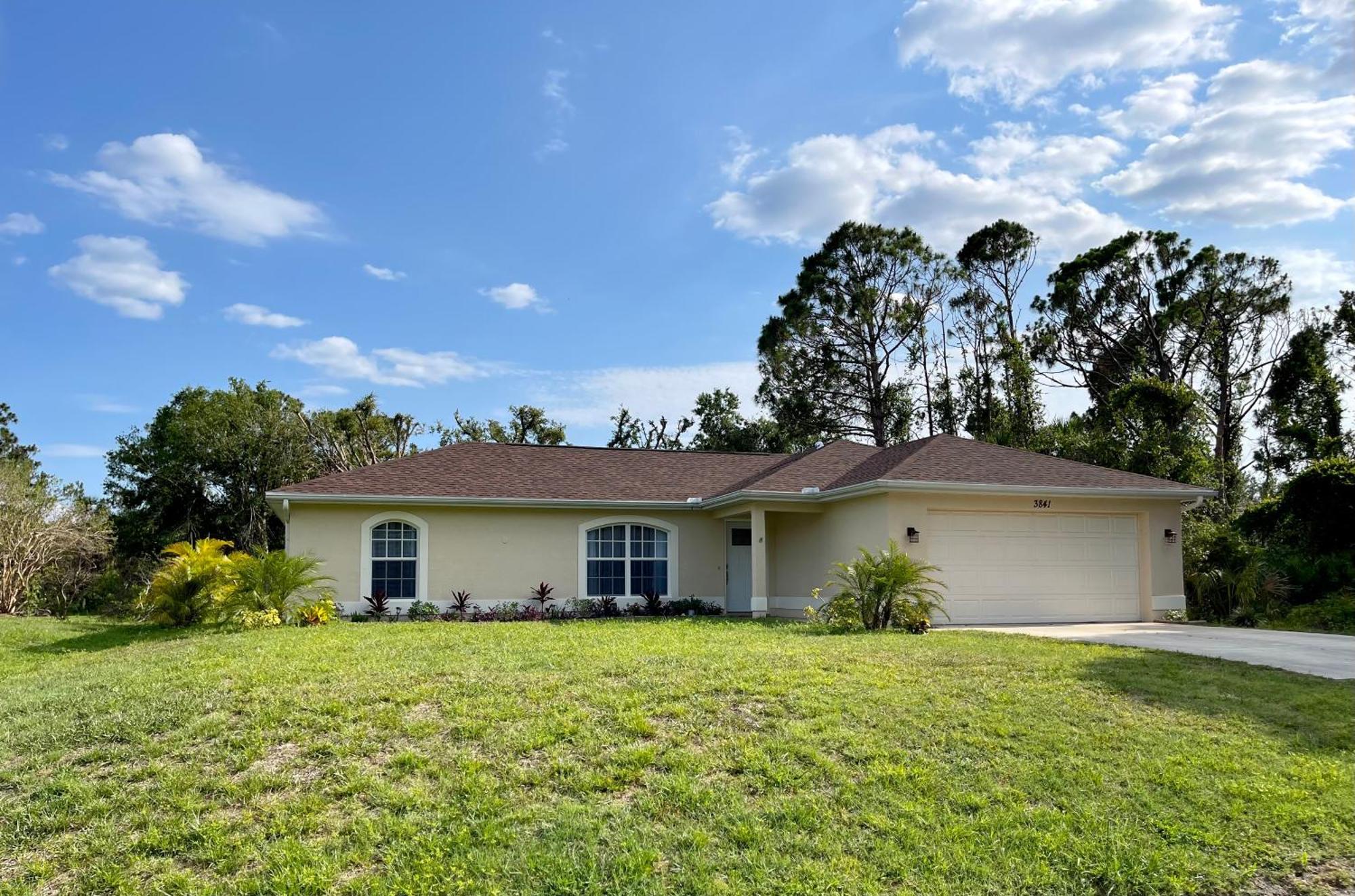 Cozy 3 Bedroom Vacation Holiday home North Port